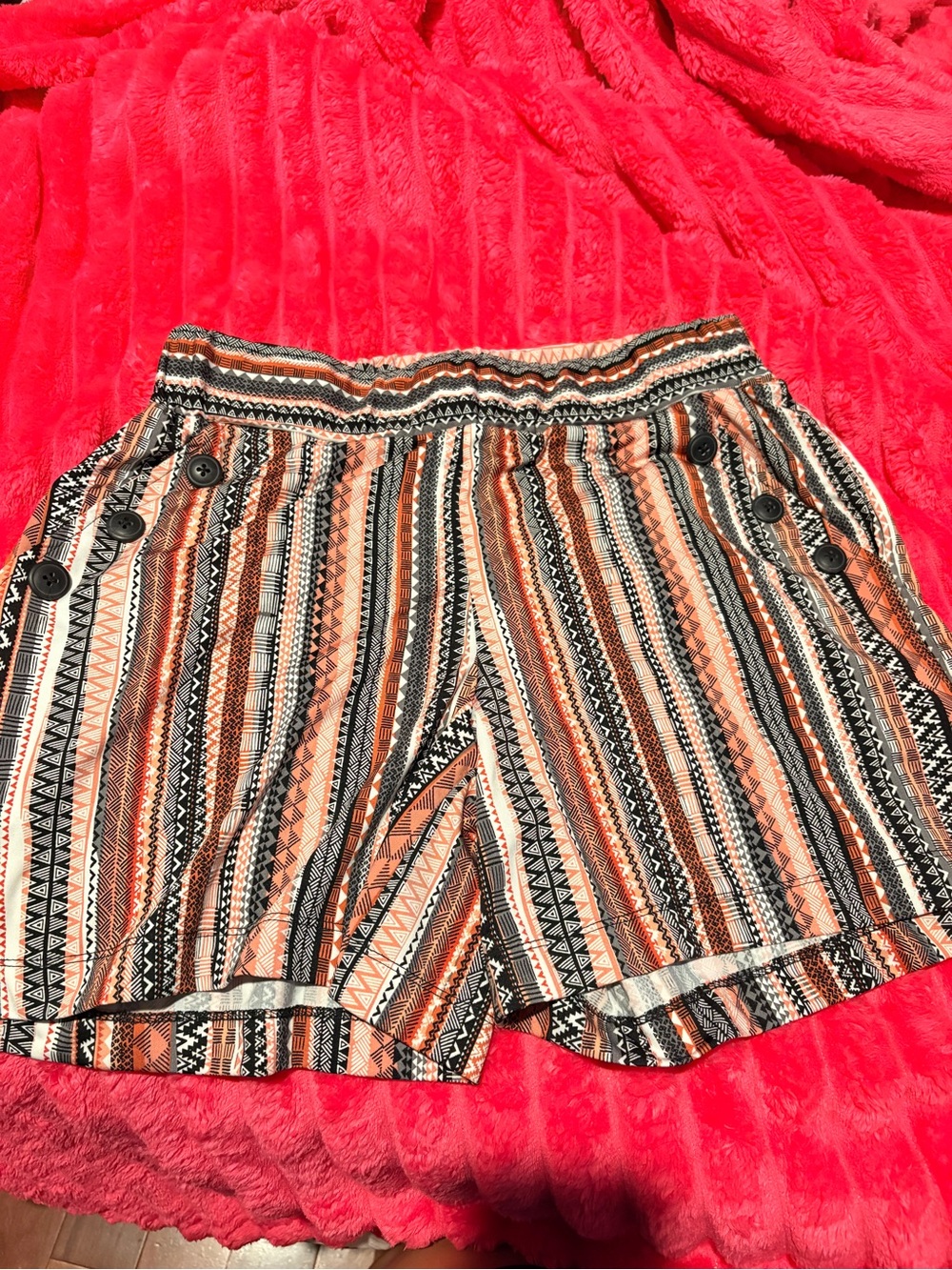 High-Waist Striped Button-Accent Women's Shorts - Coral Mix